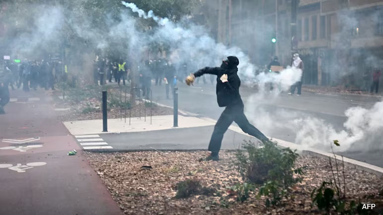 France Promises To Replace Its University Admissions After Violent Protests