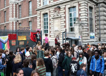 Nearly 500 Schools In France To Be Closed Monday Over Student Protests 5 Nearly 500 Schools In France To Be Closed Monday Over Student Protests