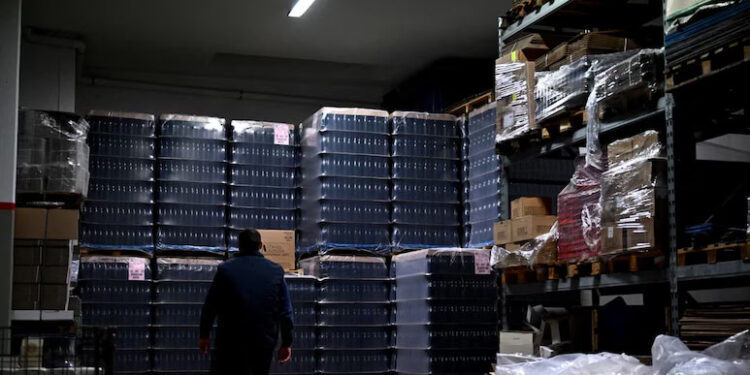 2 Vans, 30,000 Bottles: 6 Thieves Carry Out Italy's Biggest Wine Robbery 1 2 Vans, 30,000 Bottles: 6 Thieves Carry Out Italy’s Biggest Wine Robbery