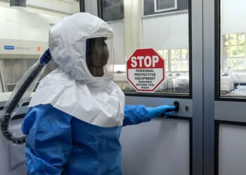 Nigeria and Kenya Ebola patients may have crossed paths at Uganda airport, officials say 2 Nigeria and Kenya Ebola patients may have crossed paths at Uganda airport, officials say