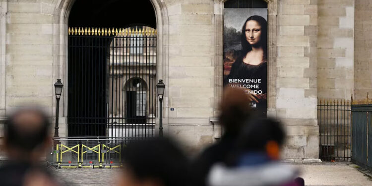 Mona Lisa Off Limits As Louvre, Other Museums Across Paris Shut Amid Protests 1 Mona Lisa Off Limits As Louvre, Other Museums Across Paris Shut Amid Protests