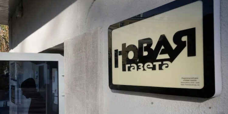 Independent Russian Newspaper Shuts Down Amid Kremlin Pressure
