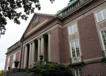What Are Nobel Prizes And Who Awards Them? 6 What Are Nobel Prizes And Who Awards Them?