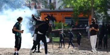 “Out Of Control”: Paris Top Cop Urges Protesting Students To Be Peaceful