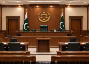 Pakistani Lawyer Sets Courtroom Seat On Fire Over Delayed Judgment 5 Pakistani Lawyer Sets Courtroom Seat On Fire Over Delayed Judgment