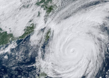 Taiwan grinds to a halt, nearly 1,000 flights cancelled as Typhoon Champi closes in