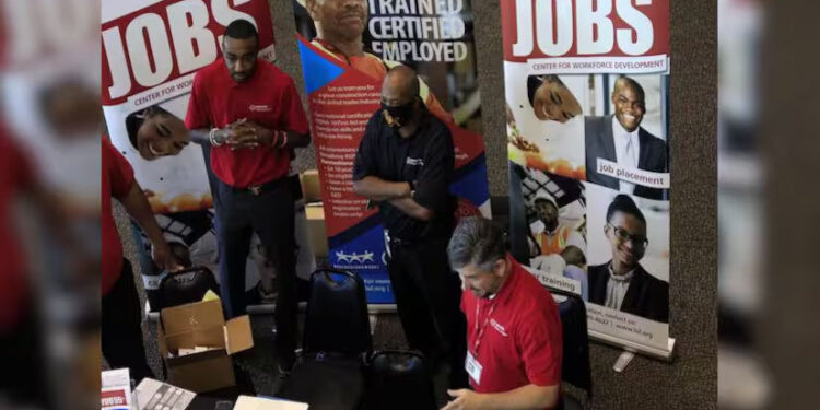 US unemployment claims dip to 197,000, lowest since mid-July: Labour Dept 1 US unemployment claims dip to 197,000, lowest since mid-July: Labour Dept